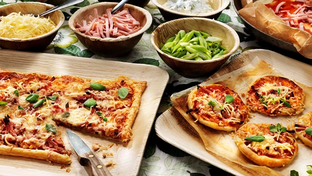 Minipizza med strimlad skinka.jpg